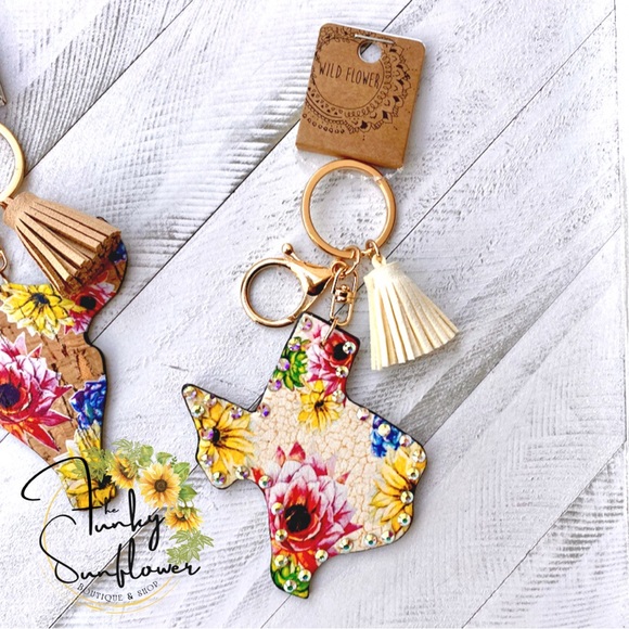 OUT OF STOCK Cattle Skull Tassel Key Chain - Picture 3 of 3